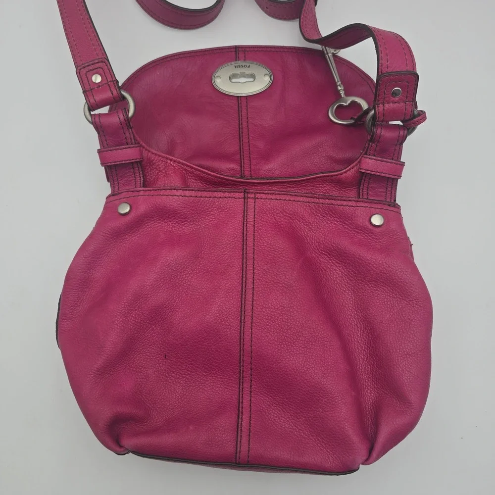 Fossil Magenta Pink Leather Crossbody Bag Turn Lock Messenger ZB5170 - Picture 3 of 10